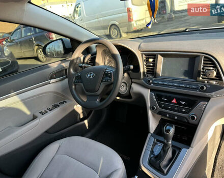 Белый Хендай Элантра, объемом двигателя 2 л и пробегом 180 тыс. км за 8900 $, фото 14 на Automoto.ua