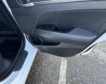 Белый Хендай Элантра, объемом двигателя 1.59 л и пробегом 160 тыс. км за 9650 $, фото 19 на Automoto.ua