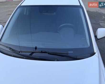 Белый Хендай Элантра, объемом двигателя 1.59 л и пробегом 160 тыс. км за 9650 $, фото 9 на Automoto.ua