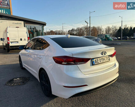 Белый Хендай Элантра, объемом двигателя 2 л и пробегом 180 тыс. км за 8900 $, фото 10 на Automoto.ua