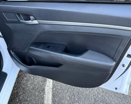 Белый Хендай Элантра, объемом двигателя 1.59 л и пробегом 160 тыс. км за 9650 $, фото 17 на Automoto.ua