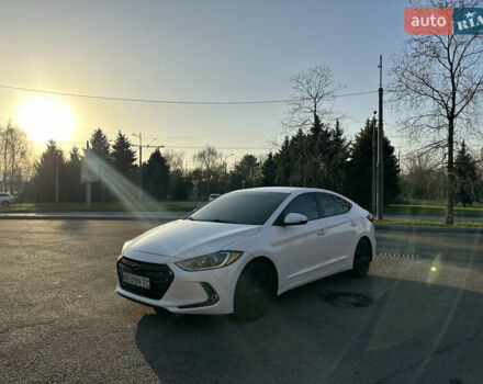 Белый Хендай Элантра, объемом двигателя 2 л и пробегом 180 тыс. км за 8900 $, фото 1 на Automoto.ua