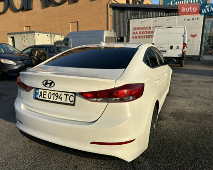 Белый Хендай Элантра, объемом двигателя 2 л и пробегом 180 тыс. км за 8900 $, фото 11 на Automoto.ua