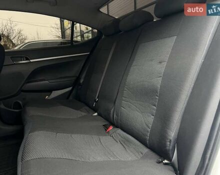 Белый Хендай Элантра, объемом двигателя 1.59 л и пробегом 220 тыс. км за 11800 $, фото 22 на Automoto.ua