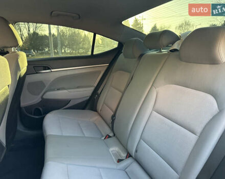 Белый Хендай Элантра, объемом двигателя 2 л и пробегом 180 тыс. км за 8900 $, фото 24 на Automoto.ua