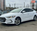 Белый Хендай Элантра, объемом двигателя 2 л и пробегом 254 тыс. км за 10400 $, фото 1 на Automoto.ua