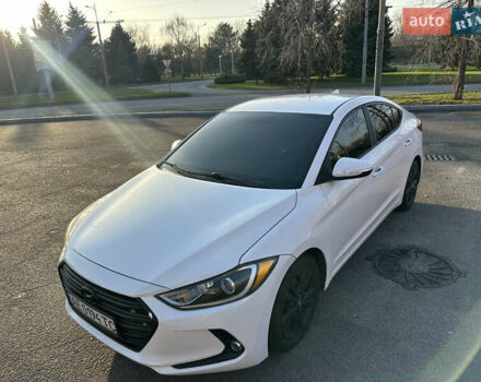 Белый Хендай Элантра, объемом двигателя 2 л и пробегом 180 тыс. км за 8900 $, фото 3 на Automoto.ua