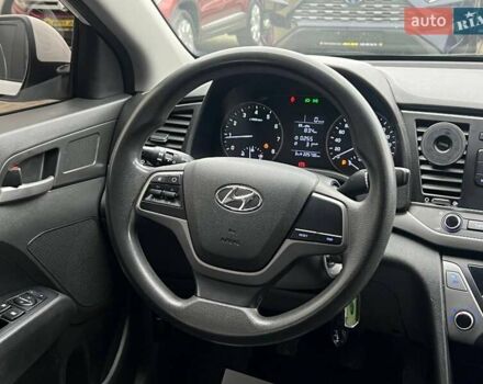 Белый Хендай Элантра, объемом двигателя 1.59 л и пробегом 220 тыс. км за 11800 $, фото 12 на Automoto.ua