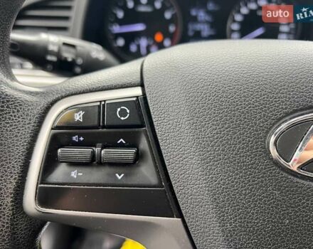 Белый Хендай Элантра, объемом двигателя 1.59 л и пробегом 220 тыс. км за 11800 $, фото 13 на Automoto.ua