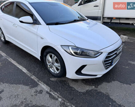 Белый Хендай Элантра, объемом двигателя 1.59 л и пробегом 160 тыс. км за 9650 $, фото 1 на Automoto.ua