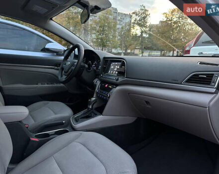 Хендай Элантра 2016 в Николаеве на Automoto.ua Белый Хендай Элантра, объемом двигателя 1.4 л и пробегом 160 тыс. км за 10999 $, фото 12 на Automoto.ua