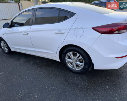 Белый Хендай Элантра, объемом двигателя 1.59 л и пробегом 160 тыс. км за 9650 $, фото 6 на Automoto.ua