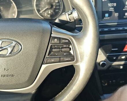 Білий Хендай Елантра, об'ємом двигуна 2 л та пробігом 255 тис. км за 10500 $, фото 3 на Automoto.ua