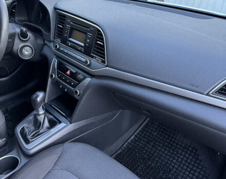 Белый Хендай Элантра, объемом двигателя 1.59 л и пробегом 160 тыс. км за 9650 $, фото 18 на Automoto.ua