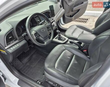 Белый Хендай Элантра, объемом двигателя 2 л и пробегом 80 тыс. км за 12800 $, фото 10 на Automoto.ua