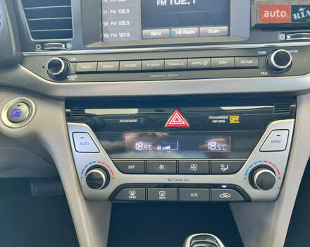 Білий Хендай Елантра, об'ємом двигуна 1.35 л та пробігом 160 тис. км за 10899 $, фото 12 на Automoto.ua