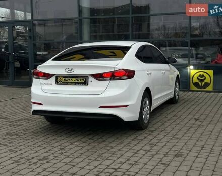 Белый Хендай Элантра, объемом двигателя 1.59 л и пробегом 220 тыс. км за 11800 $, фото 6 на Automoto.ua