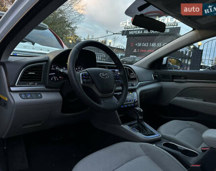 Хендай Элантра 2016 в Николаеве на Automoto.ua Белый Хендай Элантра, объемом двигателя 1.4 л и пробегом 160 тыс. км за 10999 $, фото 9 на Automoto.ua