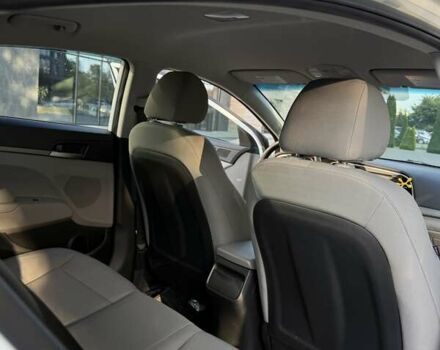 Белый Хендай Элантра, объемом двигателя 2 л и пробегом 76 тыс. км за 12800 $, фото 8 на Automoto.ua