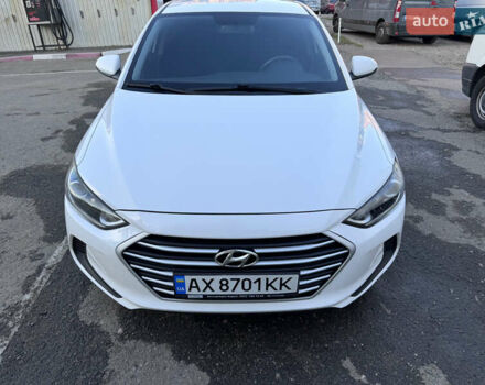 Белый Хендай Элантра, объемом двигателя 1.59 л и пробегом 160 тыс. км за 9650 $, фото 7 на Automoto.ua