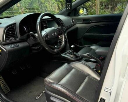 Хендай Элантра 2017 в Ровно на Automoto.ua Белый Хендай Элантра, объемом двигателя 1.6 л и пробегом 174 тыс. км за 6500 $, фото 3 на Automoto.ua