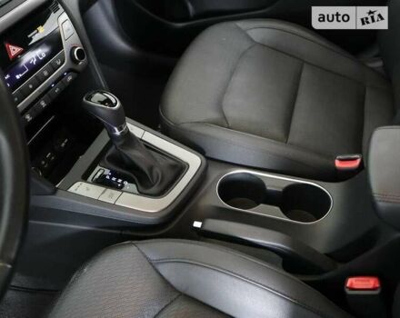 Белый Хендай Элантра, объемом двигателя 2 л и пробегом 44 тыс. км за 3000 $, фото 11 на Automoto.ua