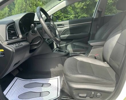 Белый Хендай Элантра, объемом двигателя 2 л и пробегом 70 тыс. км за 2600 $, фото 9 на Automoto.ua