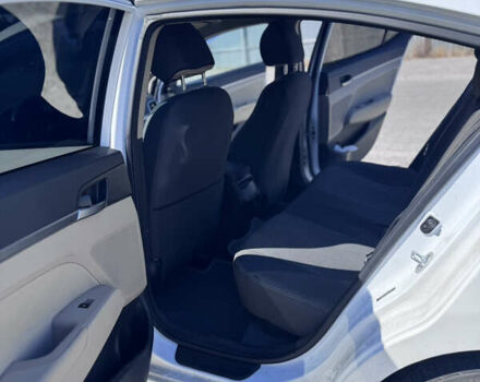 Білий Хендай Елантра, об'ємом двигуна 2 л та пробігом 140 тис. км за 10999 $, фото 7 на Automoto.ua