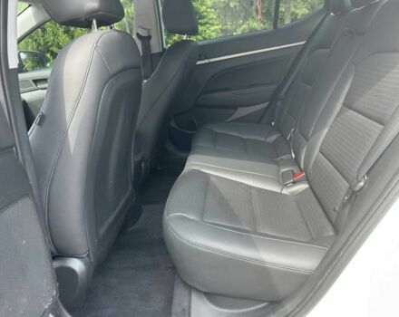 Белый Хендай Элантра, объемом двигателя 2 л и пробегом 70 тыс. км за 2600 $, фото 12 на Automoto.ua