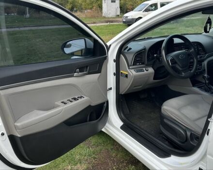 Хендай Элантра 2017 в Киеве на Automoto.ua Белый Хендай Элантра, объемом двигателя 2 л и пробегом 200 тыс. км за 7700 $, фото 8 на Automoto.ua