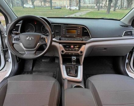 Белый Хендай Элантра, объемом двигателя 2 л и пробегом 130 тыс. км за 11000 $, фото 5 на Automoto.ua