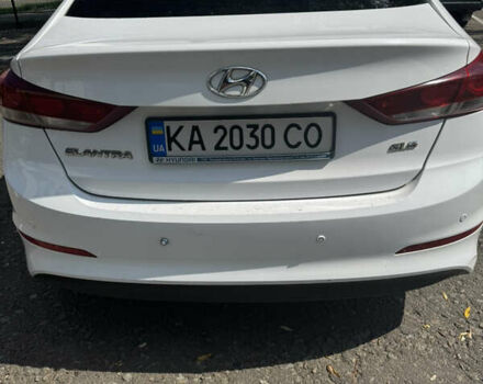 Белый Хендай Элантра, объемом двигателя 1.59 л и пробегом 287 тыс. км за 10900 $, фото 3 на Automoto.ua