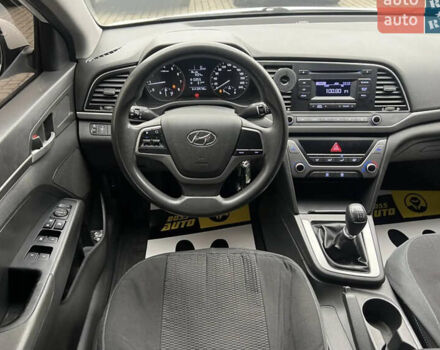 Білий Хендай Елантра, об'ємом двигуна 1.6 л та пробігом 220 тис. км за 11600 $, фото 4 на Automoto.ua