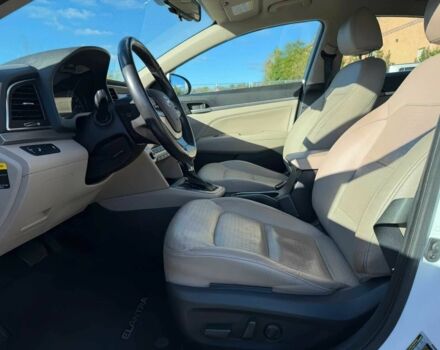 Хендай Элантра 2017 в Тернополе на Automoto.ua Белый Хендай Элантра, объемом двигателя 2 л и пробегом 59 тыс. км за 4000 $, фото 8 на Automoto.ua