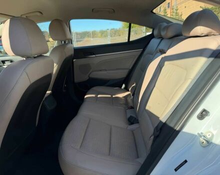 Хендай Элантра 2017 в Тернополе на Automoto.ua Белый Хендай Элантра, объемом двигателя 2 л и пробегом 59 тыс. км за 4000 $, фото 12 на Automoto.ua