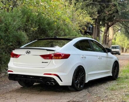 Хендай Элантра 2017 в Ровно на Automoto.ua Белый Хендай Элантра, объемом двигателя 1.6 л и пробегом 174 тыс. км за 6500 $, фото 2 на Automoto.ua