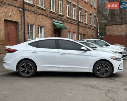 Білий Хендай Елантра, об'ємом двигуна 2 л та пробігом 180 тис. км за 10800 $, фото 4 на Automoto.ua