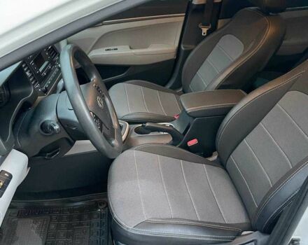 Белый Хендай Элантра, объемом двигателя 2 л и пробегом 130 тыс. км за 11000 $, фото 2 на Automoto.ua