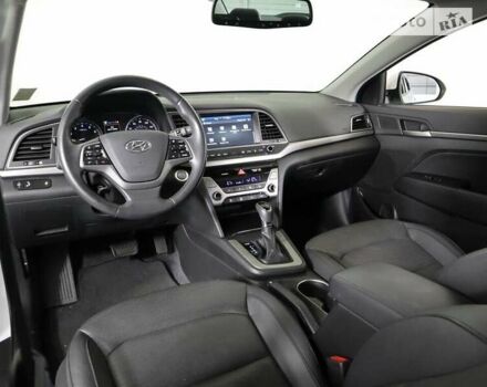 Белый Хендай Элантра, объемом двигателя 2 л и пробегом 44 тыс. км за 3000 $, фото 9 на Automoto.ua