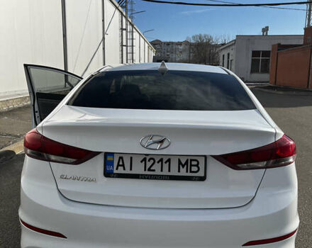 Белый Хендай Элантра, объемом двигателя 2 л и пробегом 125 тыс. км за 10500 $, фото 1 на Automoto.ua