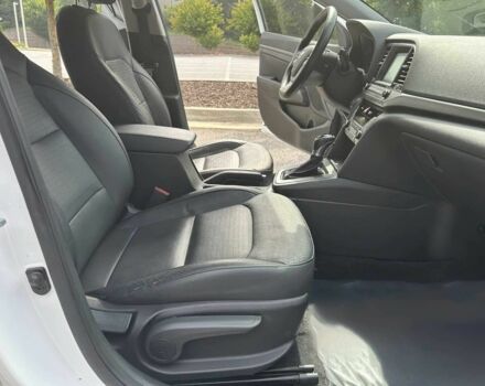 Белый Хендай Элантра, объемом двигателя 2 л и пробегом 70 тыс. км за 2600 $, фото 8 на Automoto.ua