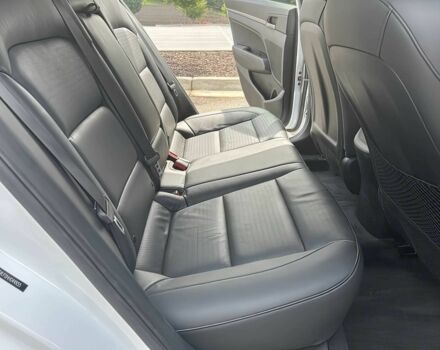 Белый Хендай Элантра, объемом двигателя 2 л и пробегом 53 тыс. км за 5300 $, фото 13 на Automoto.ua