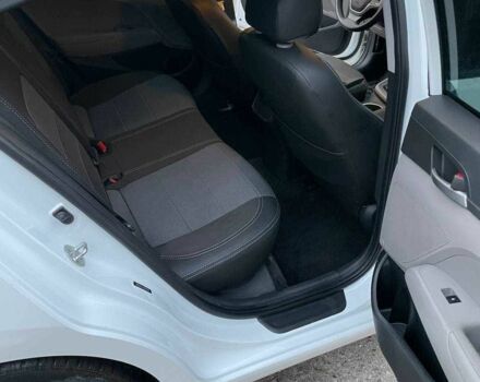 Белый Хендай Элантра, объемом двигателя 2 л и пробегом 130 тыс. км за 11000 $, фото 4 на Automoto.ua