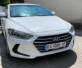 Белый Хендай Элантра, объемом двигателя 2 л и пробегом 220 тыс. км за 8800 $, фото 1 на Automoto.ua