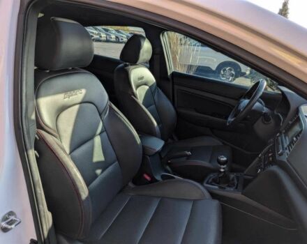 Белый Хендай Элантра, объемом двигателя 1.6 л и пробегом 65 тыс. км за 6100 $, фото 6 на Automoto.ua