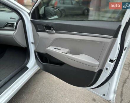 Білий Хендай Елантра, об'ємом двигуна 2 л та пробігом 180 тис. км за 10800 $, фото 20 на Automoto.ua