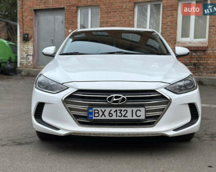 Білий Хендай Елантра, об'ємом двигуна 2 л та пробігом 180 тис. км за 10800 $, фото 2 на Automoto.ua