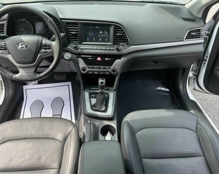 Белый Хендай Элантра, объемом двигателя 2 л и пробегом 70 тыс. км за 2600 $, фото 10 на Automoto.ua