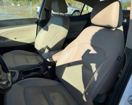 Хендай Элантра 2017 в Тернополе на Automoto.ua Белый Хендай Элантра, объемом двигателя 2 л и пробегом 59 тыс. км за 4000 $, фото 7 на Automoto.ua