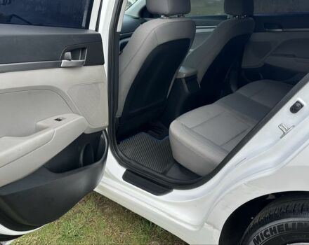 Хендай Элантра 2017 в Киеве на Automoto.ua Белый Хендай Элантра, объемом двигателя 2 л и пробегом 200 тыс. км за 7700 $, фото 4 на Automoto.ua